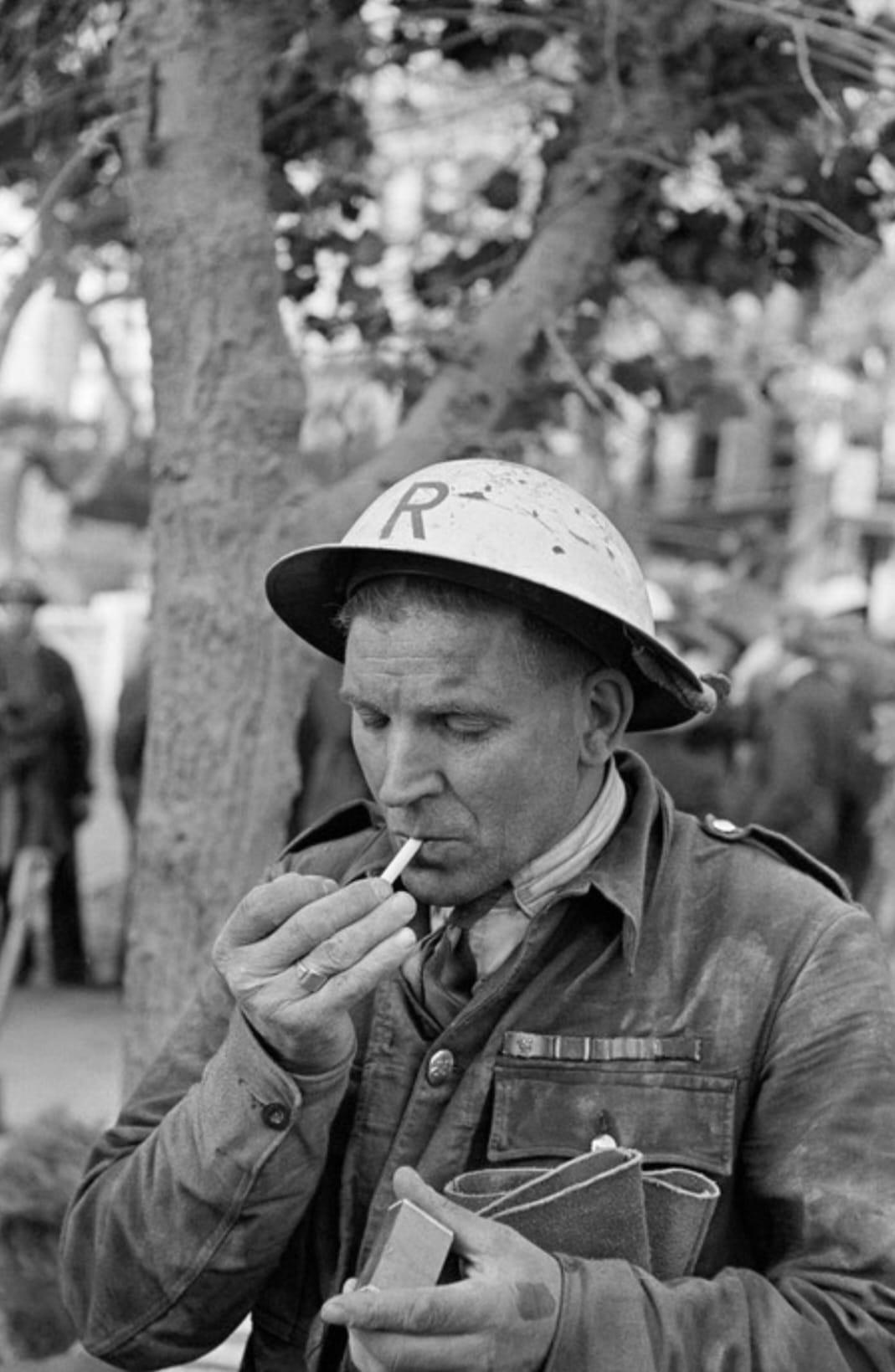 A WW1 veteran, Heavy Rescue Squad worker, London Blitz 1940 (Photograph by George Rodger).jpg