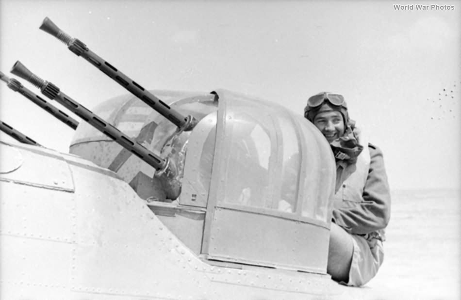 air_gunner_of_No._454_Squadron_RAAF.jpg