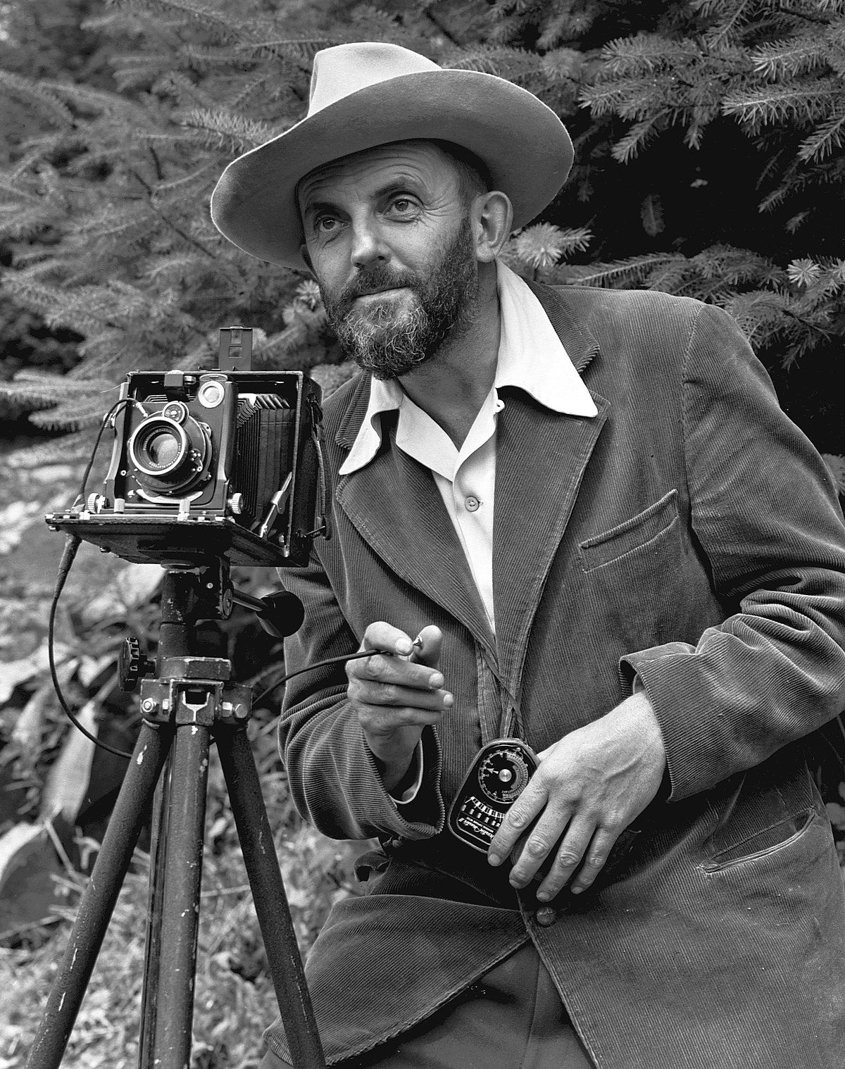 Ansel_Adams_and_camera.jpg