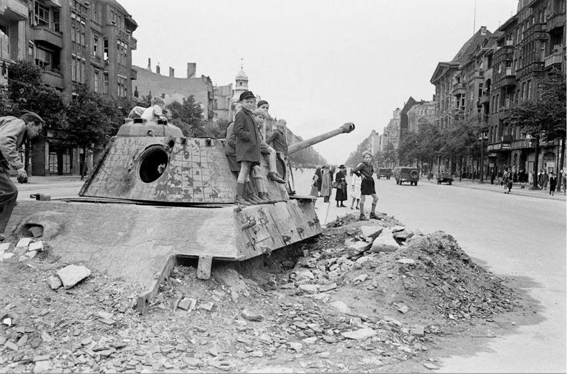 Bismarckstraße right behind Sophie-Charlotte-Platz berlin 1945.jpg