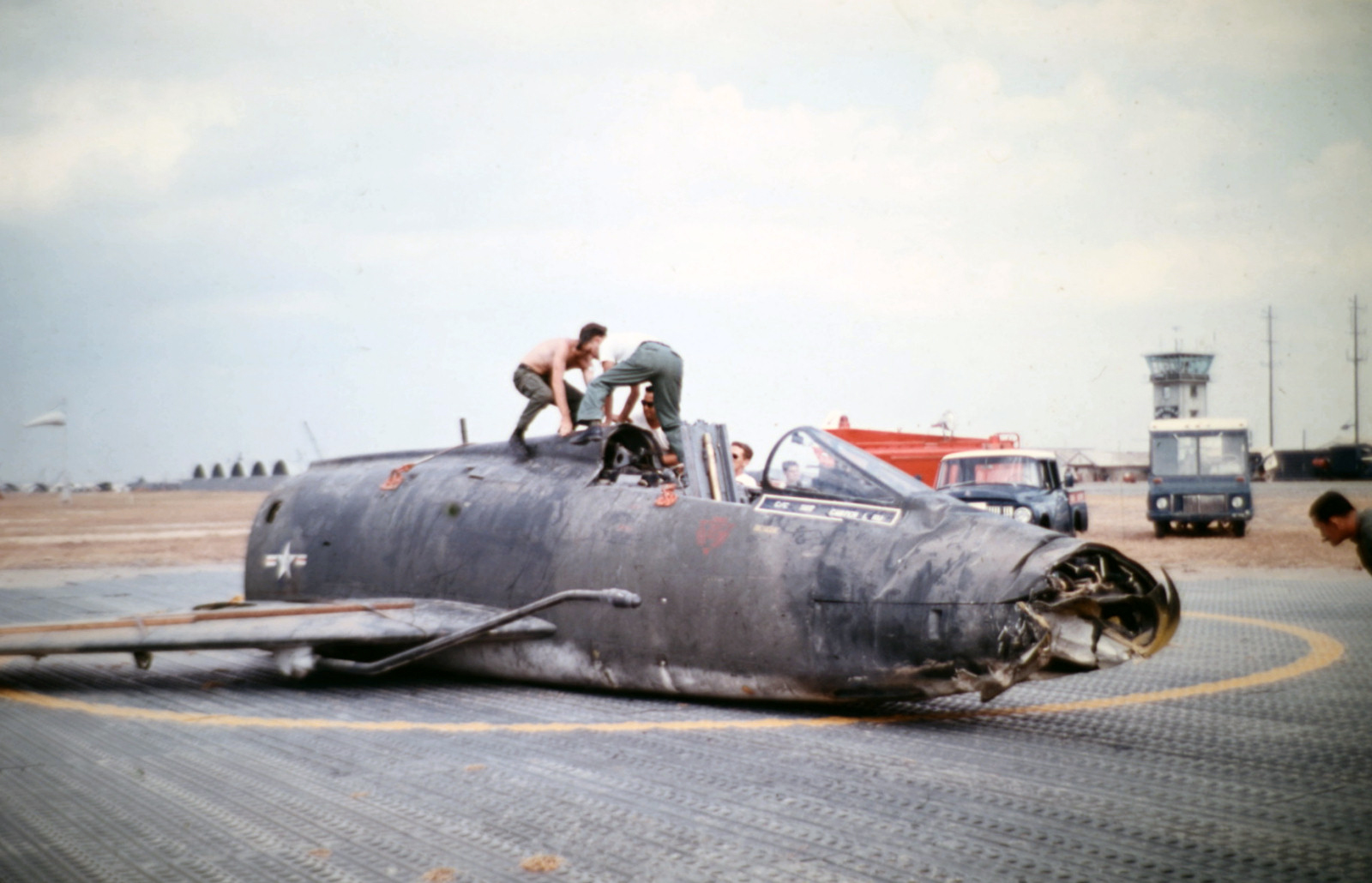 f-100d_wreck.jpg