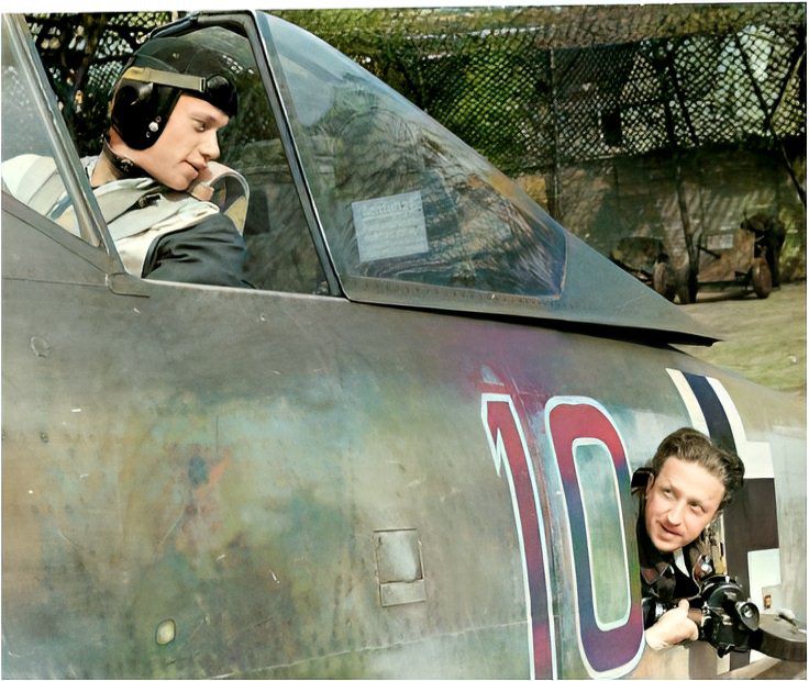 fw190a flown byOberfahnrich Wolfgang Rose Talking to photographer to br Riding in Radio Compar...jpg