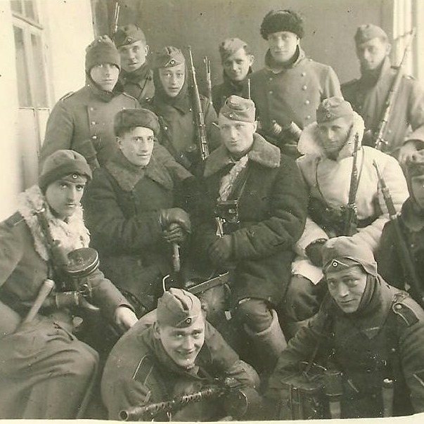 German troops somewhere on the eastern fron.jpg