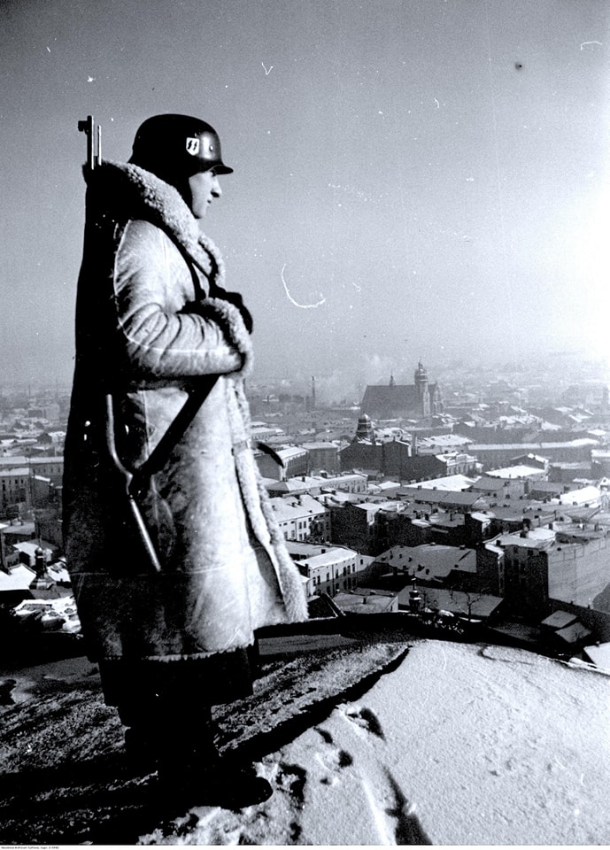 gERMANSOLDIER WEARING A SHEEPSKIN PARKA.jpg