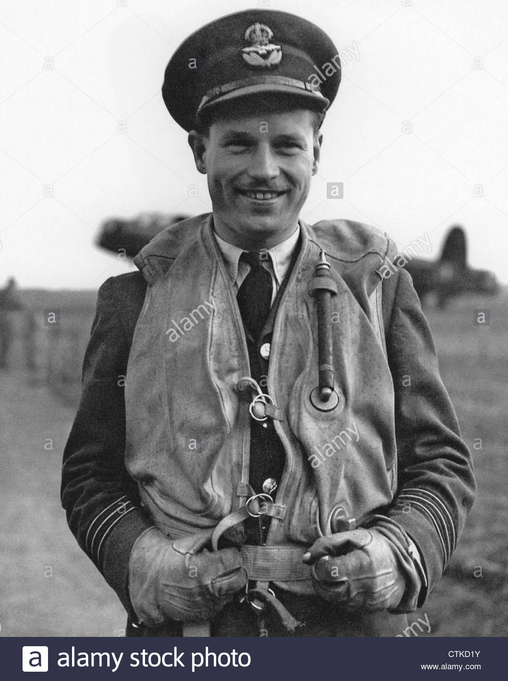 guy-penrose-gibson-1918-1944-raf-officer-who-led-the-famous-dams-raid-CTKD1Y.jpg