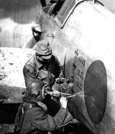 JA pilot Tadeo Adachi marks his 4th aerial victory on his Kawasaki Ki-61.jpg