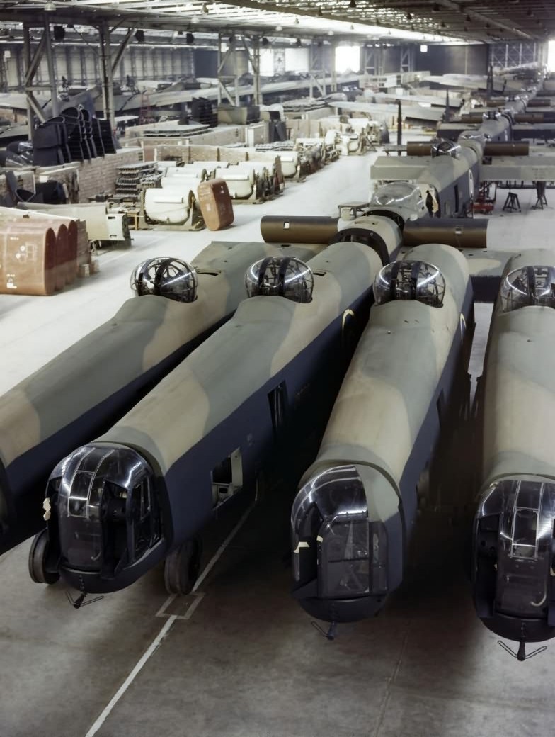 Lancasters_Woodford_1943~2.jpg