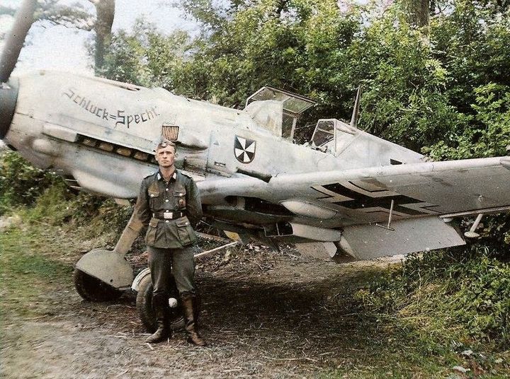 Messerschmitt Bf 109E4 5.JG26 Black 7 Horst Buddenhagen aircraft named Schluck Specht 1940.jpg