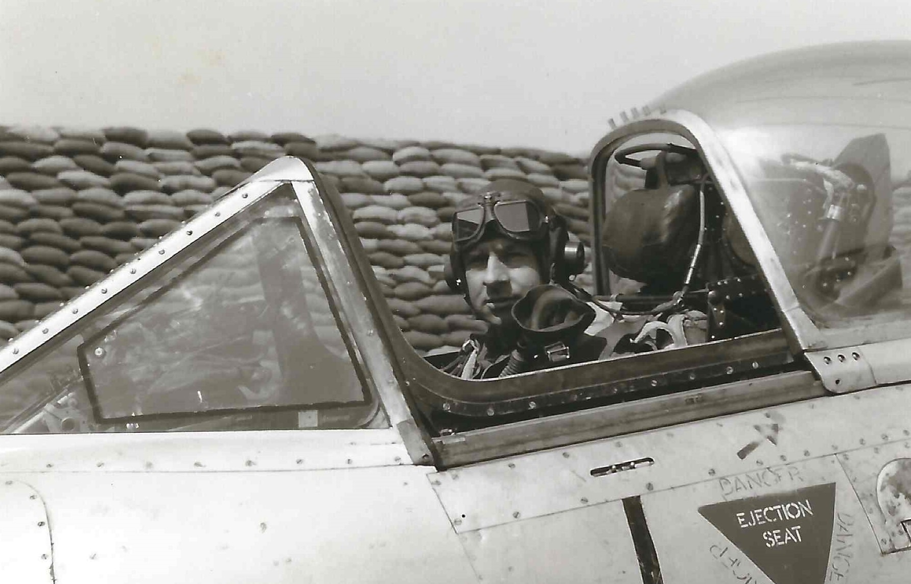 Meteor cockpit Korea 2.jpg