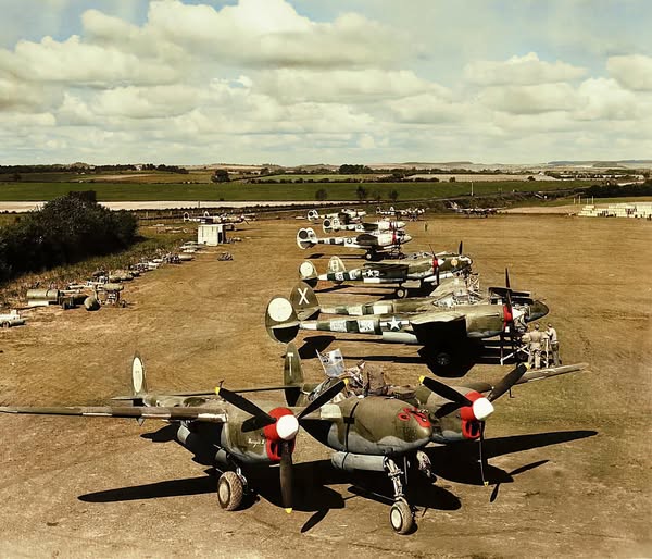 P-38 Lightnings of the 370th FG - 402th FS, on their flight line at RAF Andover, Hampshire, UK...jpg