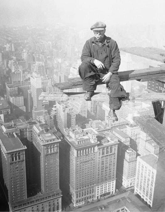 Pause casse croute Chrysler Building, New York, 1930..jpg