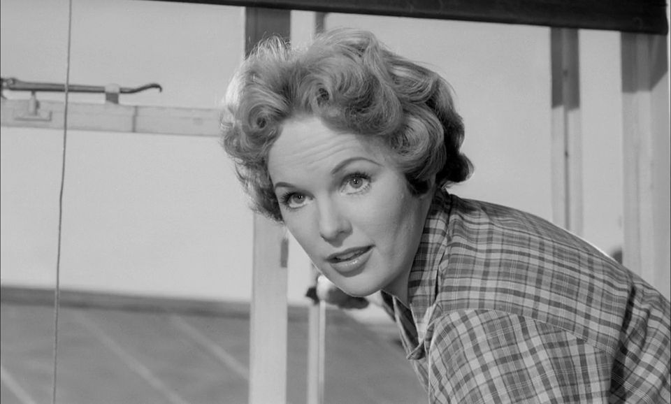 Peggy Cummings - Hell Drivers (1957).png