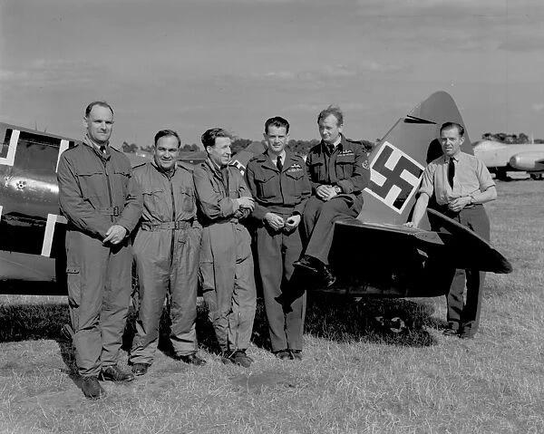 pilots-5-17-squadron-who-flew-spitfires-painted-1768903.jpg