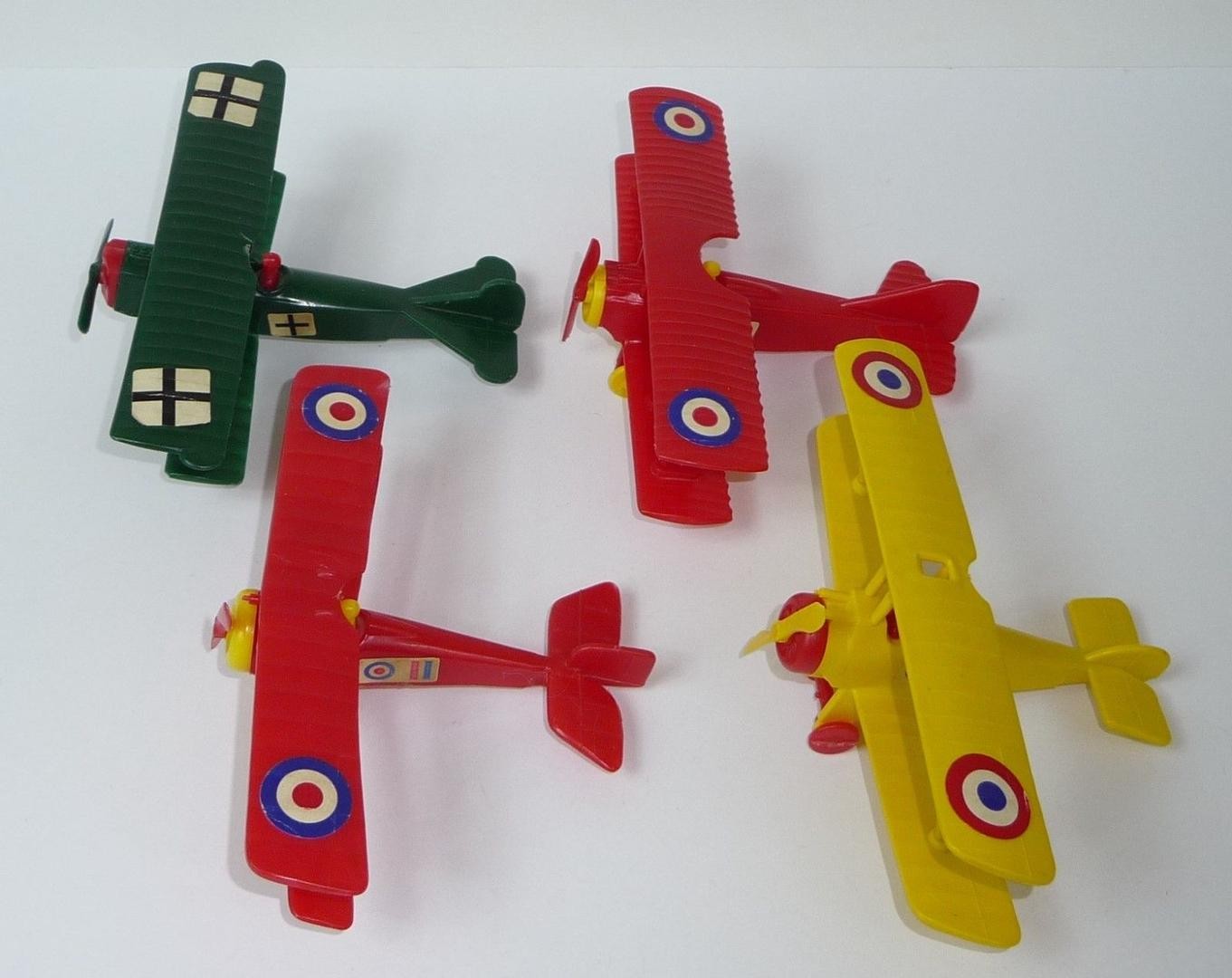 plastic-airplanes-biplane-red-yellow_1_a0ddb4dc9f2c846c692e3d917f7c41f8.jpg