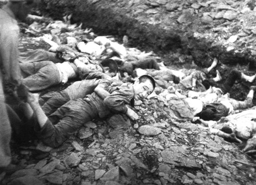 Prisoners_on_ground_before_execution,Taejon,_South_Korea.jpg