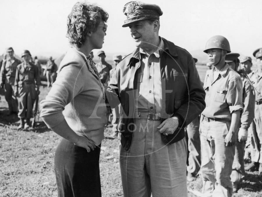 rw korean-war-correspondent-marguerite-higgins-speaking-w-general-douglas-macarthur_u-l-p74q780.jpg