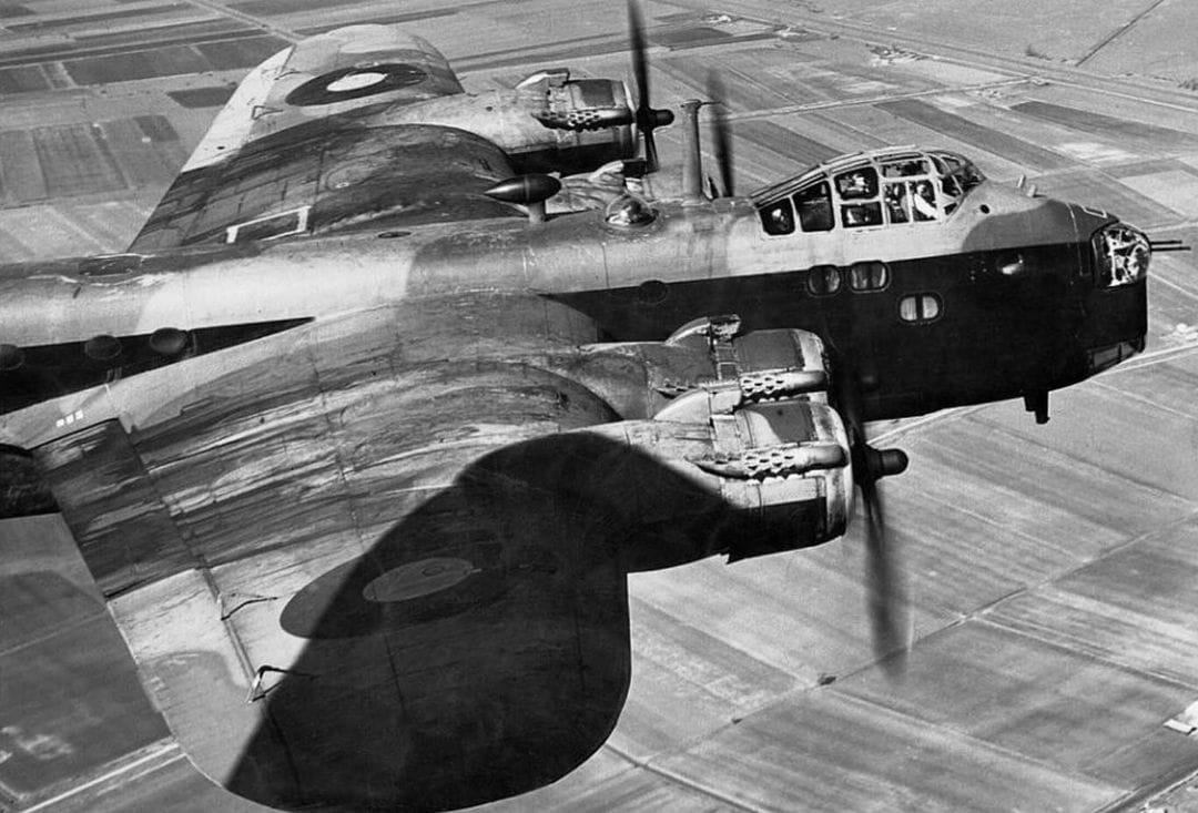 SHORT STIRLING en route to  nuremberg.jpg