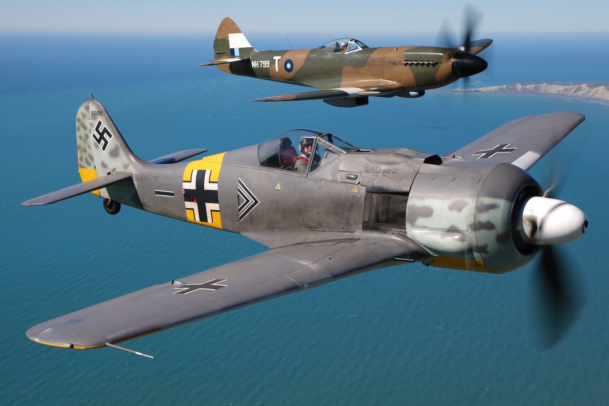 spitfire mk x1v vs fockewulf. 190 jpg.jpg