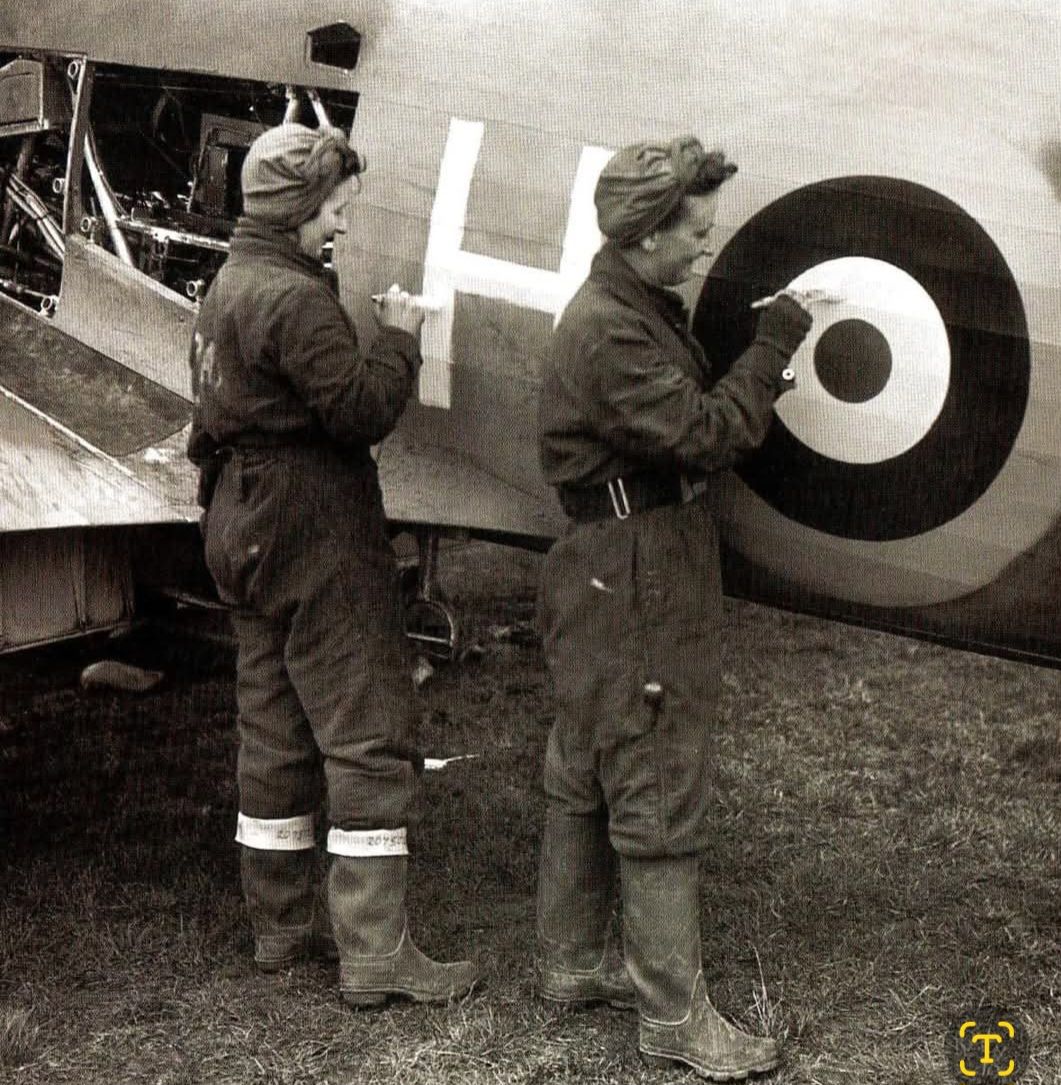 WAAF flight mechanics painting the markings.jpg